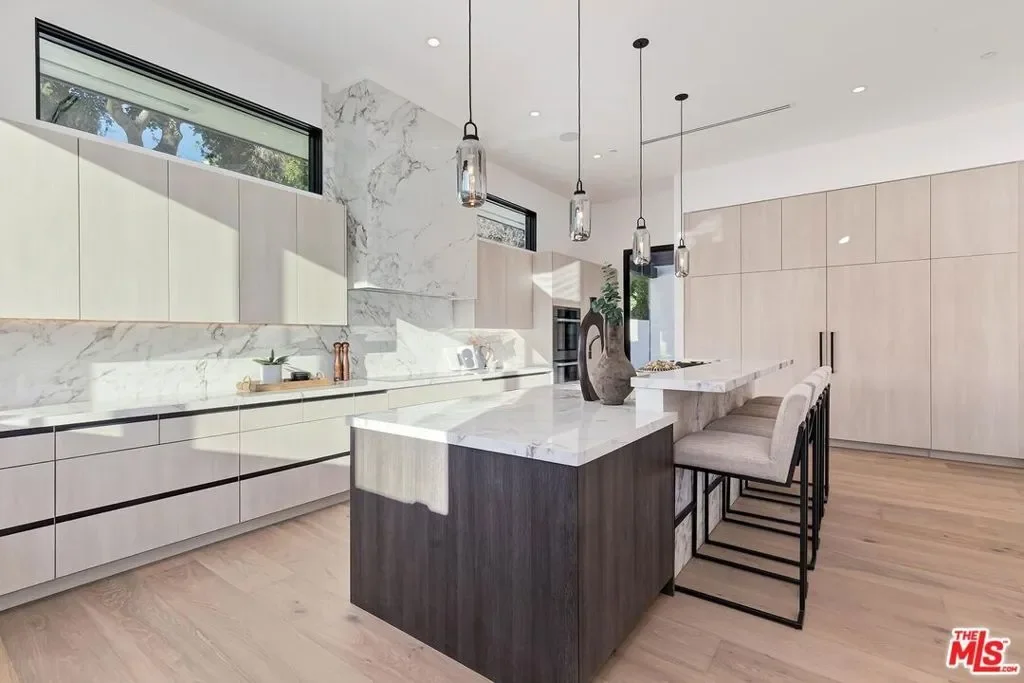 16879 Mooncrest Drive, Los Angeles, California, United States. - Photo 45