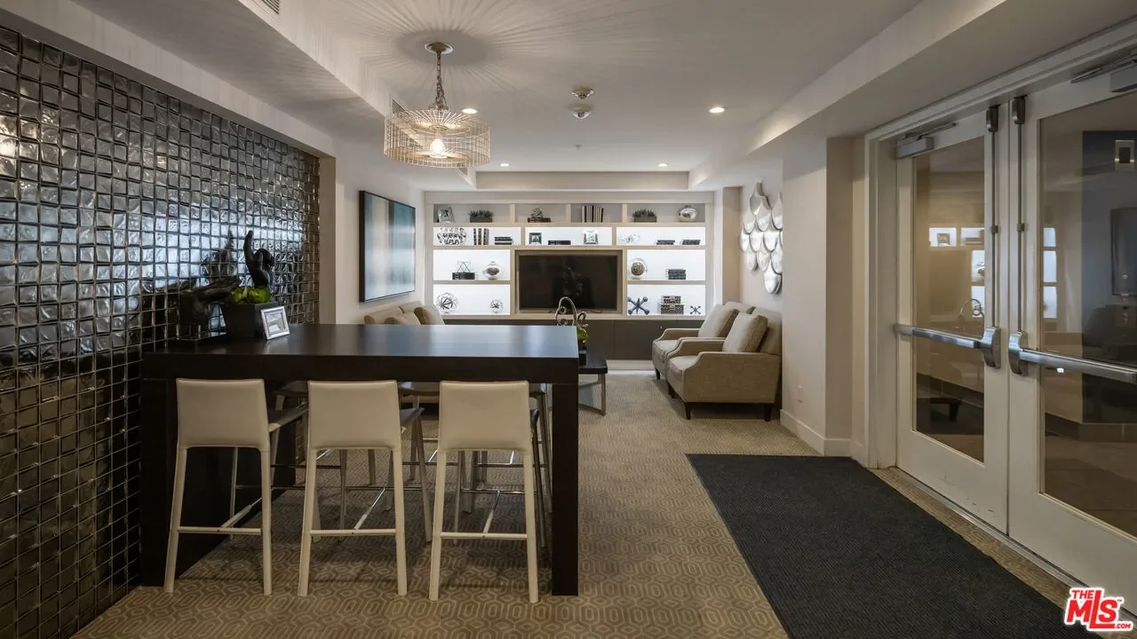 460 N Palm Dr, Beverly Hills, California, United States. - Photo 19
