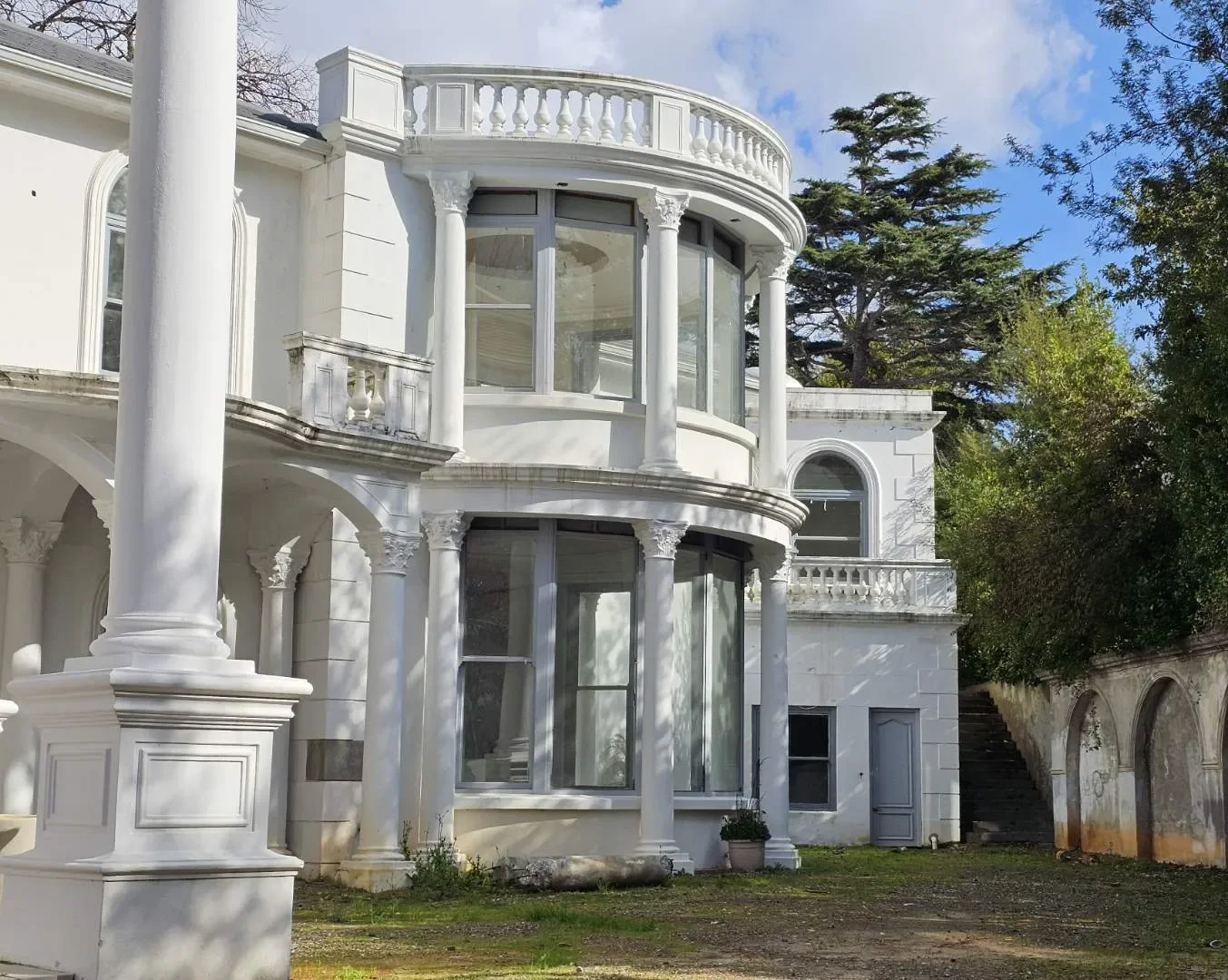 Exterior photo 6