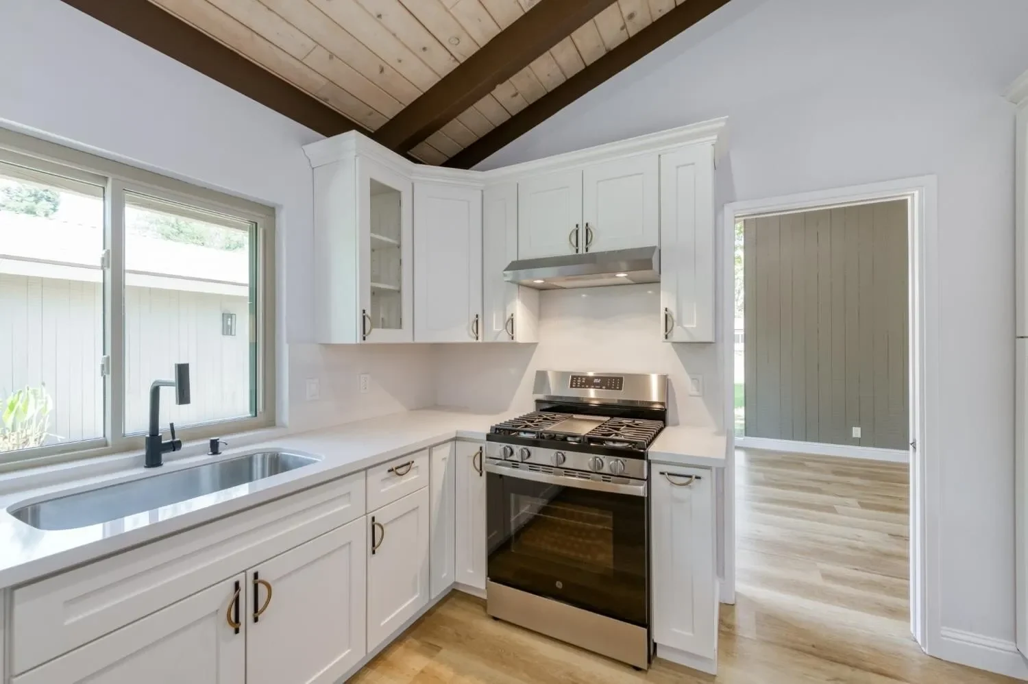 1904 Fairway Avenue S, Fresno, CA 93727, Fresno, California, United States. - Photo 15