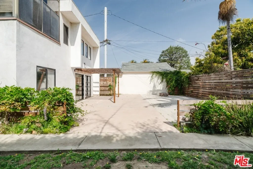 3875 Marcasel Avenue, Los Angeles, California, United States. - Photo 33