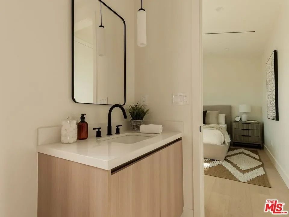 3629 Rosewood Avenue, Los Angeles, California, United States. - Photo 23