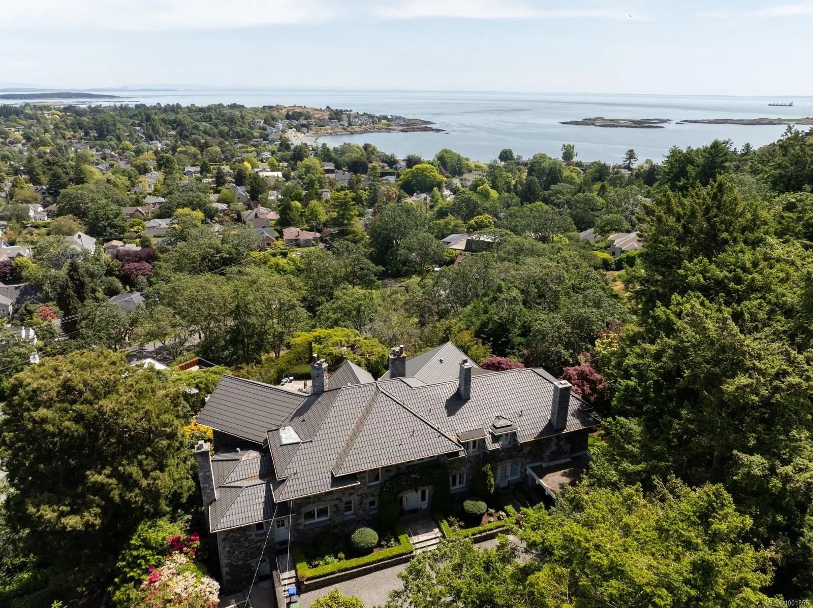 305 Denison Rd, Oak Bay, British Columbia, Canada. - Photo 41