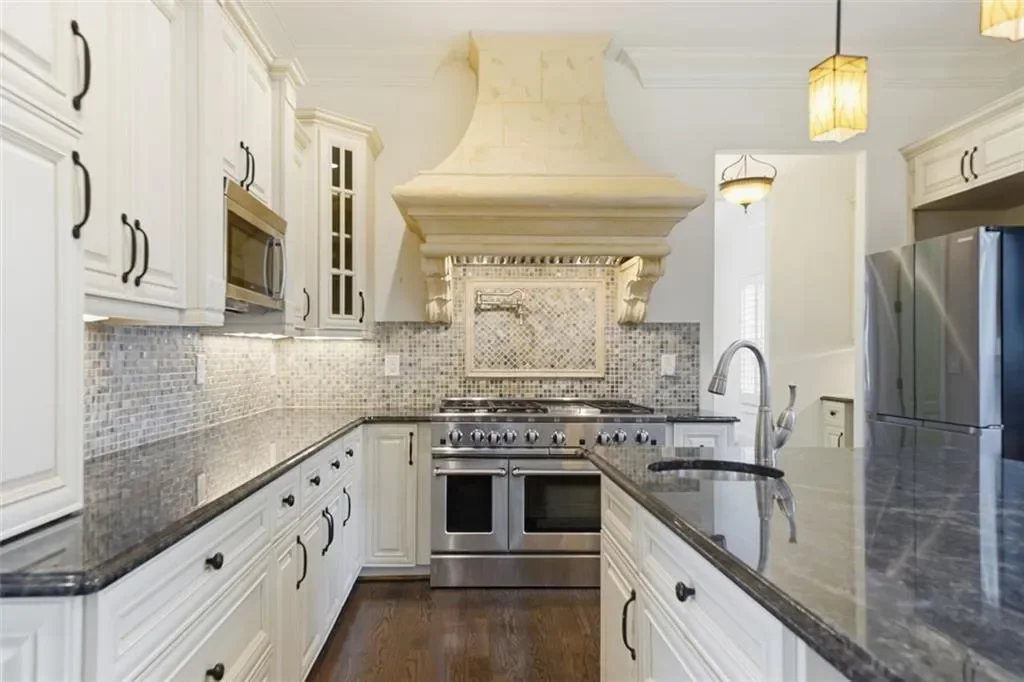 7611 Regency Circle, Sandy Springs, GA 30350, Atlanta, Georgia, United States. - Photo 27