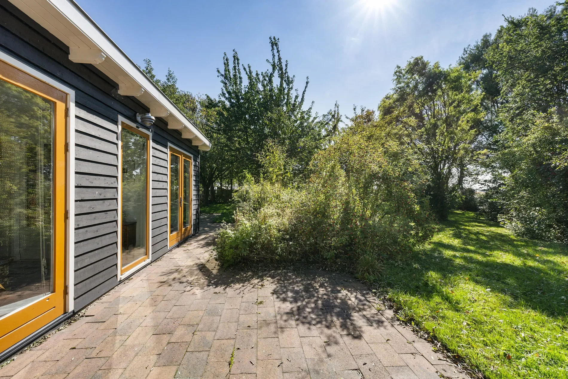 Exterior photo 9