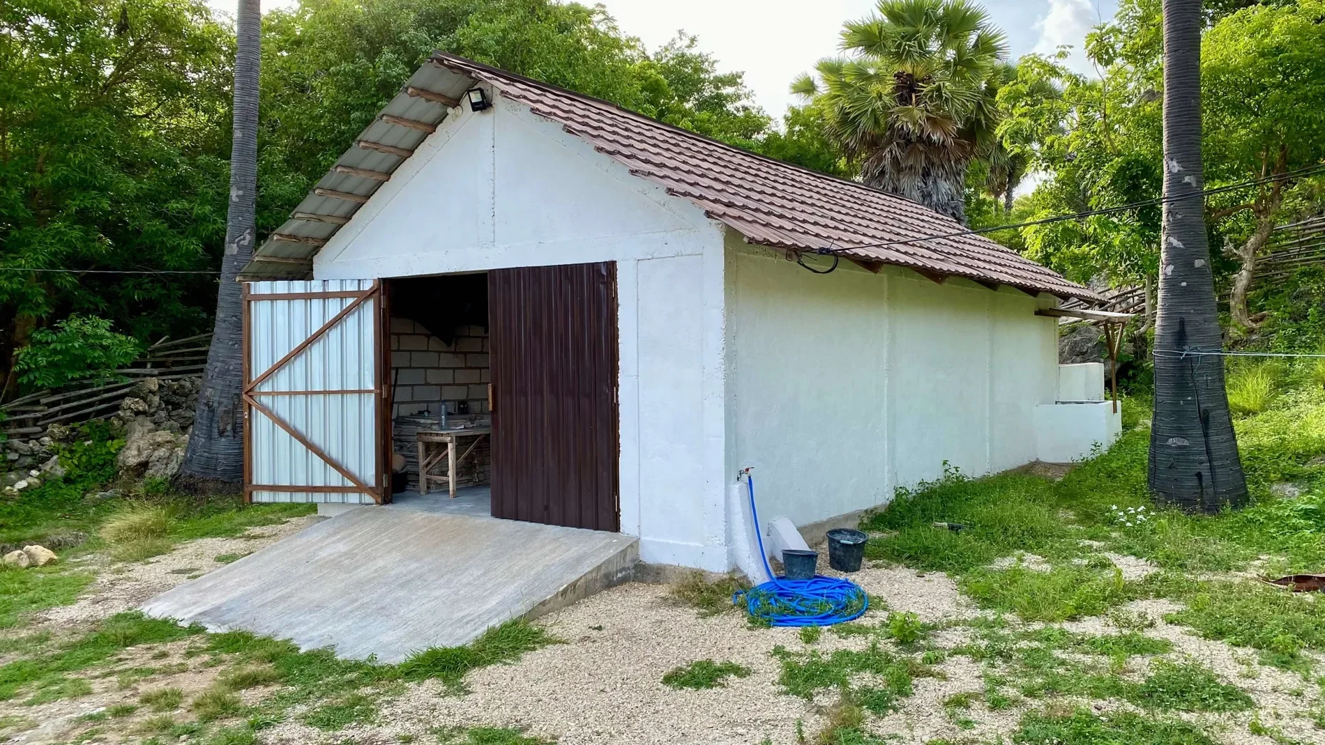 Exterior photo 4