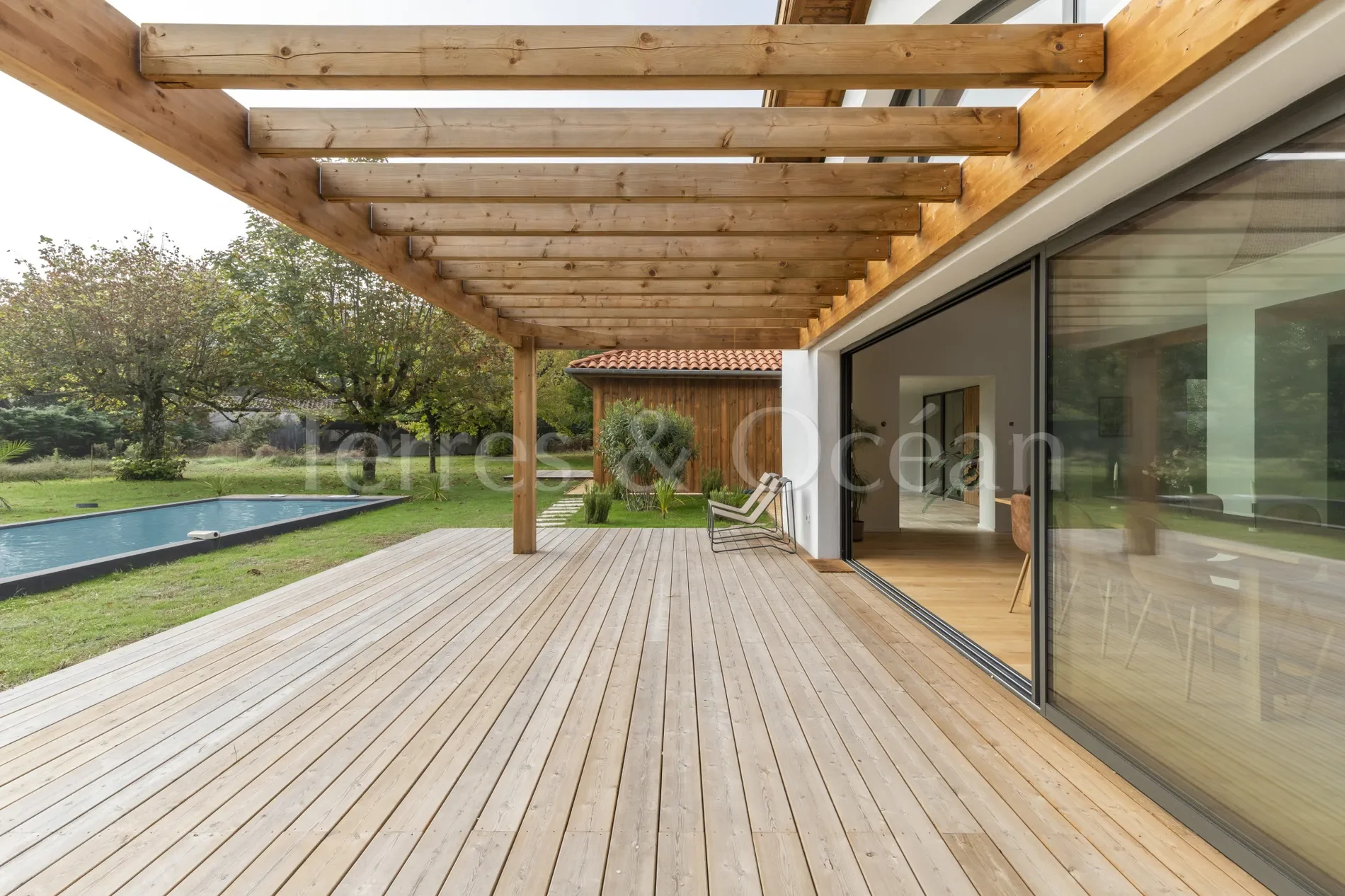 Exterior photo 11