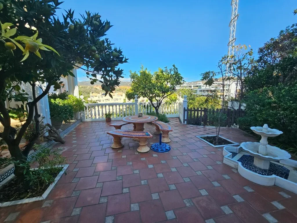 Exterior photo 5