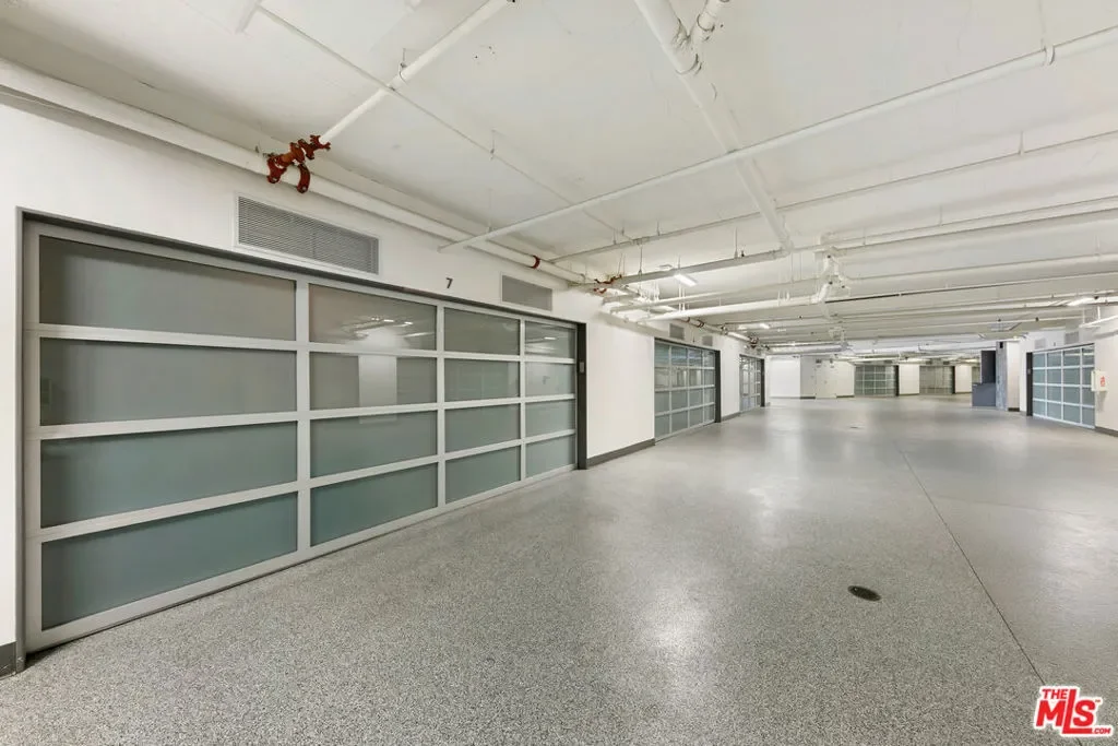 22065 Pacific Coast Highway 7, Malibu, California, United States. - Photo 12