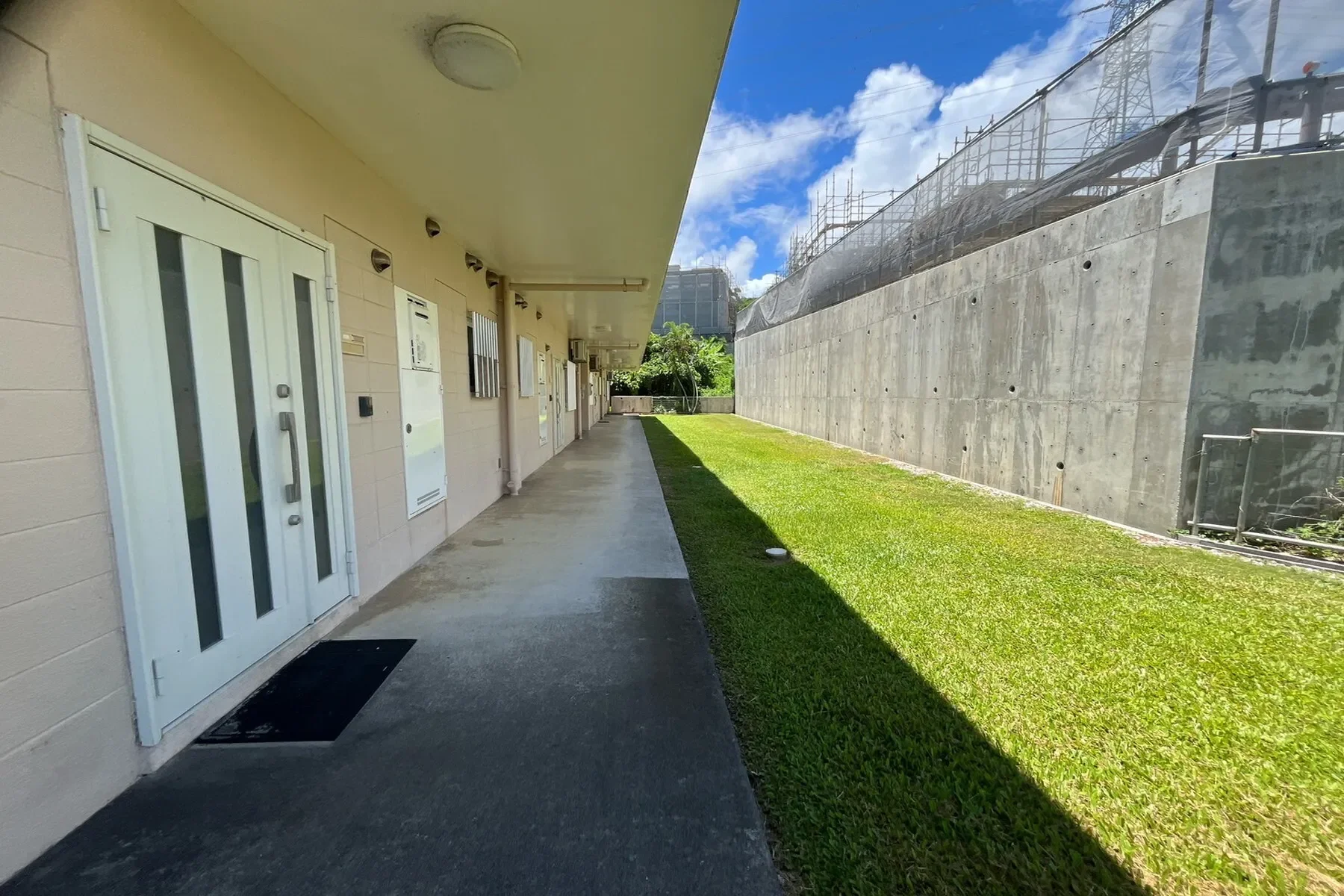 Exterior photo 2