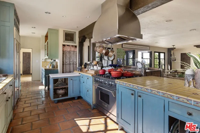 2801 Belden Drive, Los Angeles, California, United States. - Photo 14