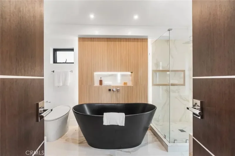 214 El Porto Street, Manhattan Beach, California, United States. - Photo 18