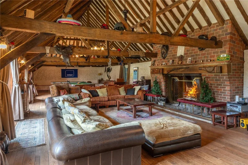 Lot 1 | Hillfields Farm, Lower Basildon, Reading, Berkshire, Lower Basildon, England, United Kingdom. - Photo 26