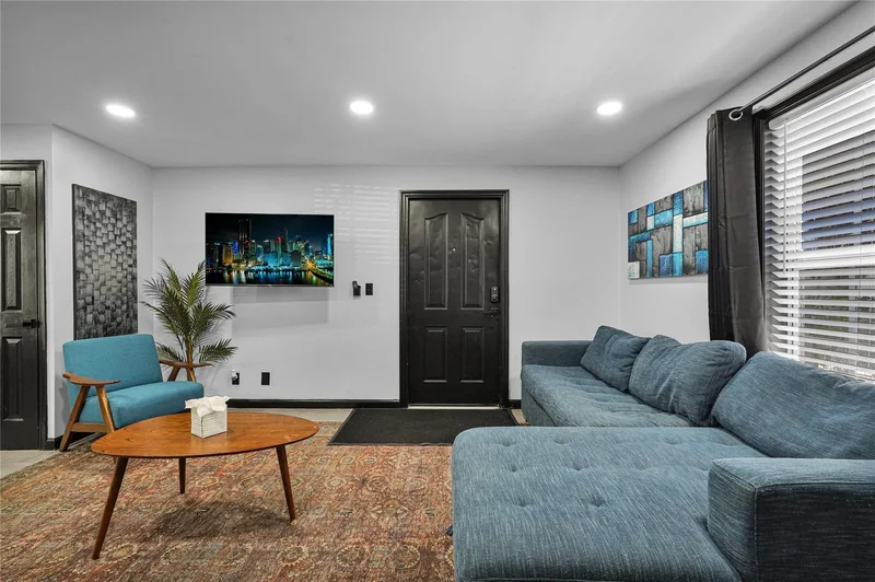 621 NE 28th St, Oakland Park, Florida, United States. - Photo 2