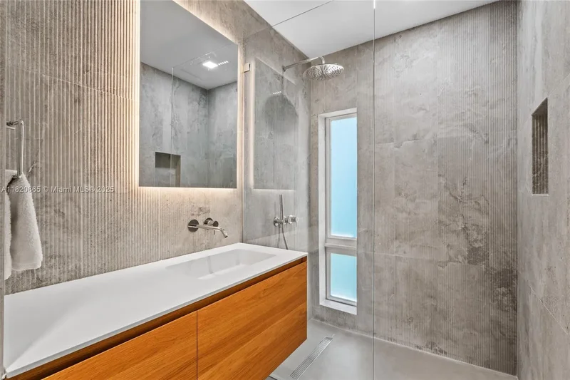 9033 Emerson Ave, Bal Harbour, Florida, United States. - Photo 36