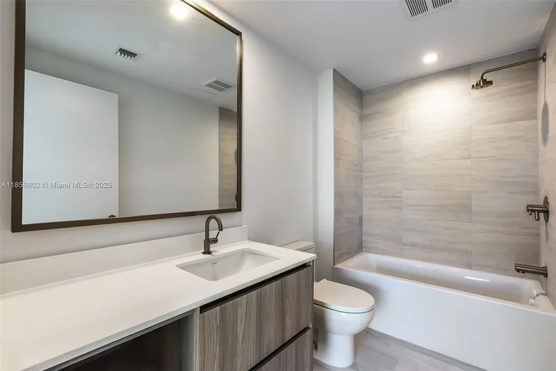 77 SE 5th St #2701, Miami, Florida, United States. - Photo 62