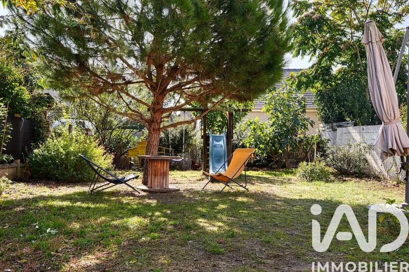 Triel-sur-Seine, Île-de-France, France. - Photo 19