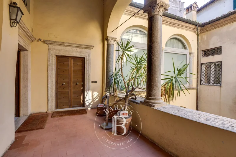 Vicolo Savelli, Rome, Lazio, Italy. - Photo 36