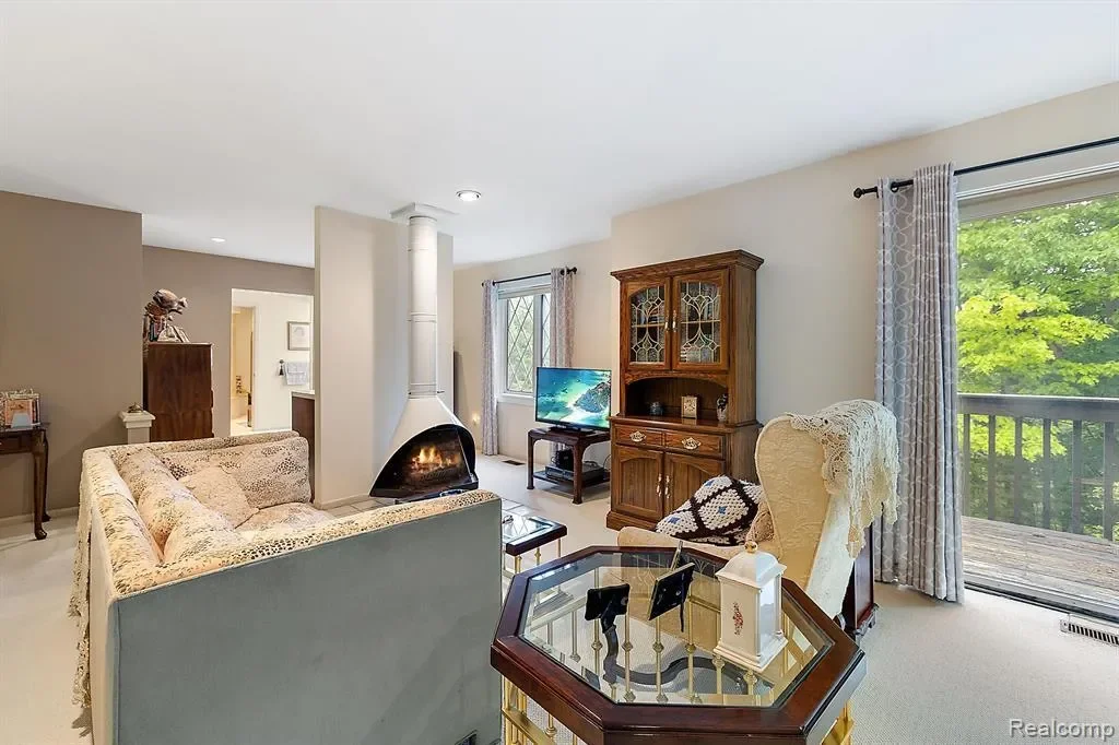 4670 COVE Road, West Bloomfield Twp, MI 48323, Orchard Lake Village, Michigan, United States. - Photo 13