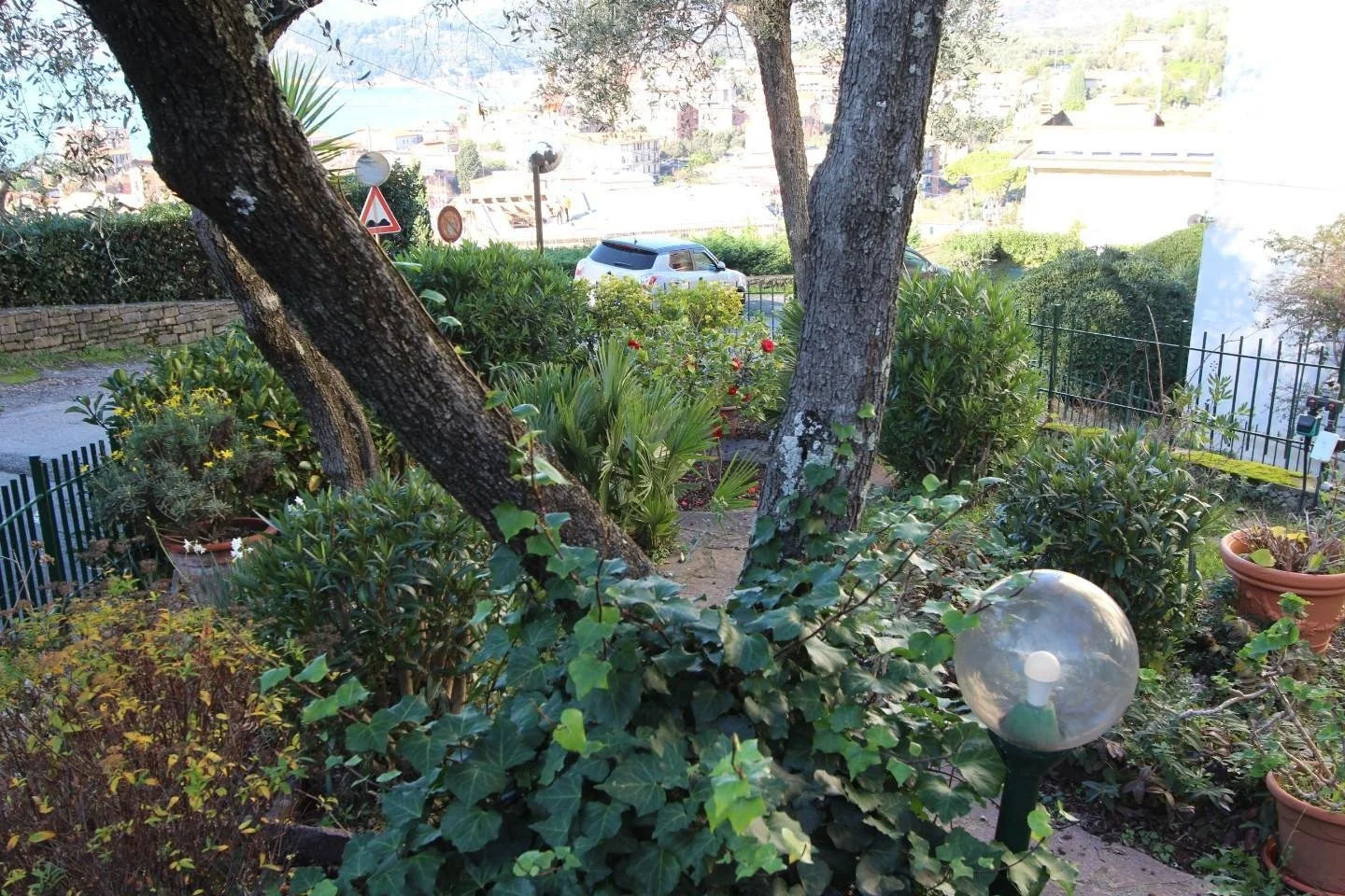 Exterior photo 4