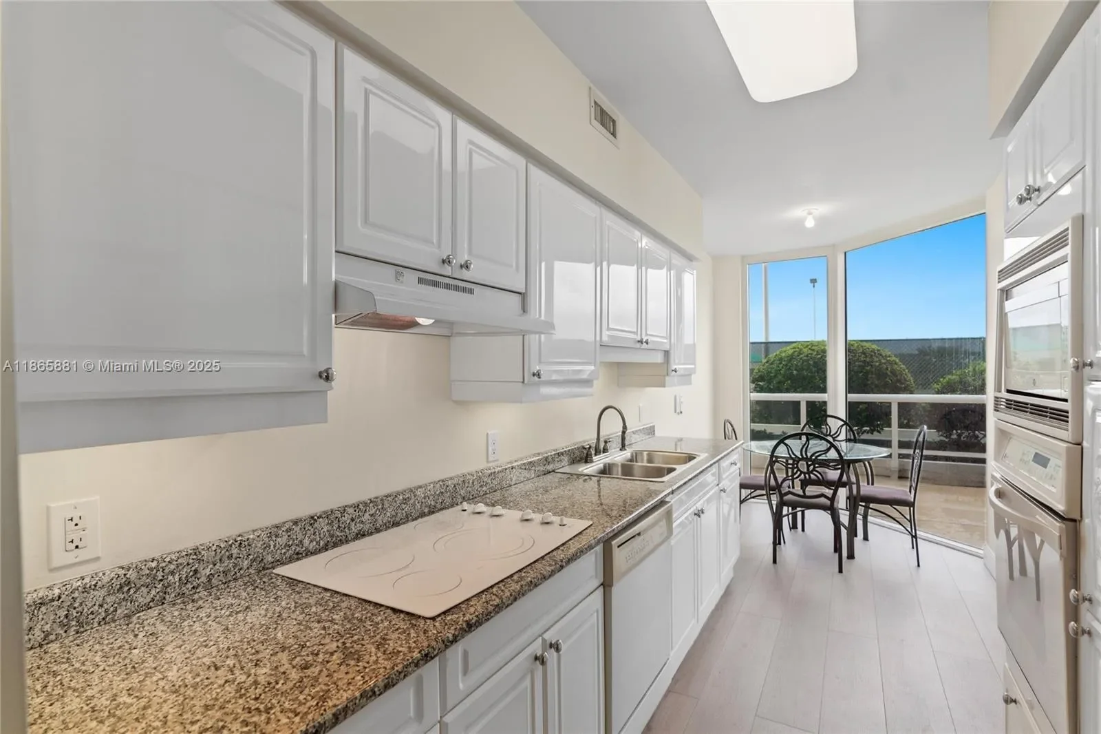 4775 Collins Ave 507, Miami Beach, Florida, United States. - Photo 19