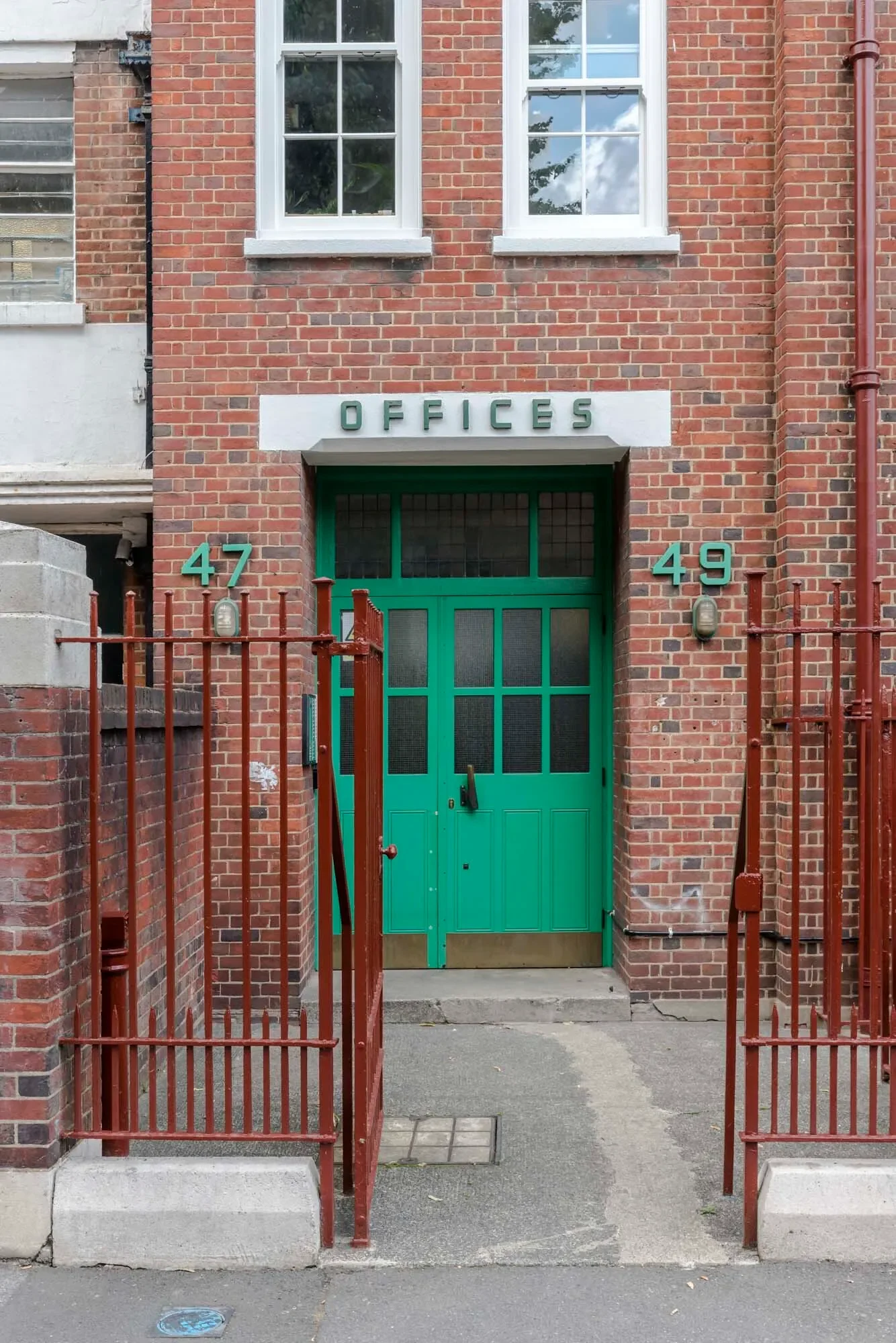 Exterior photo 2