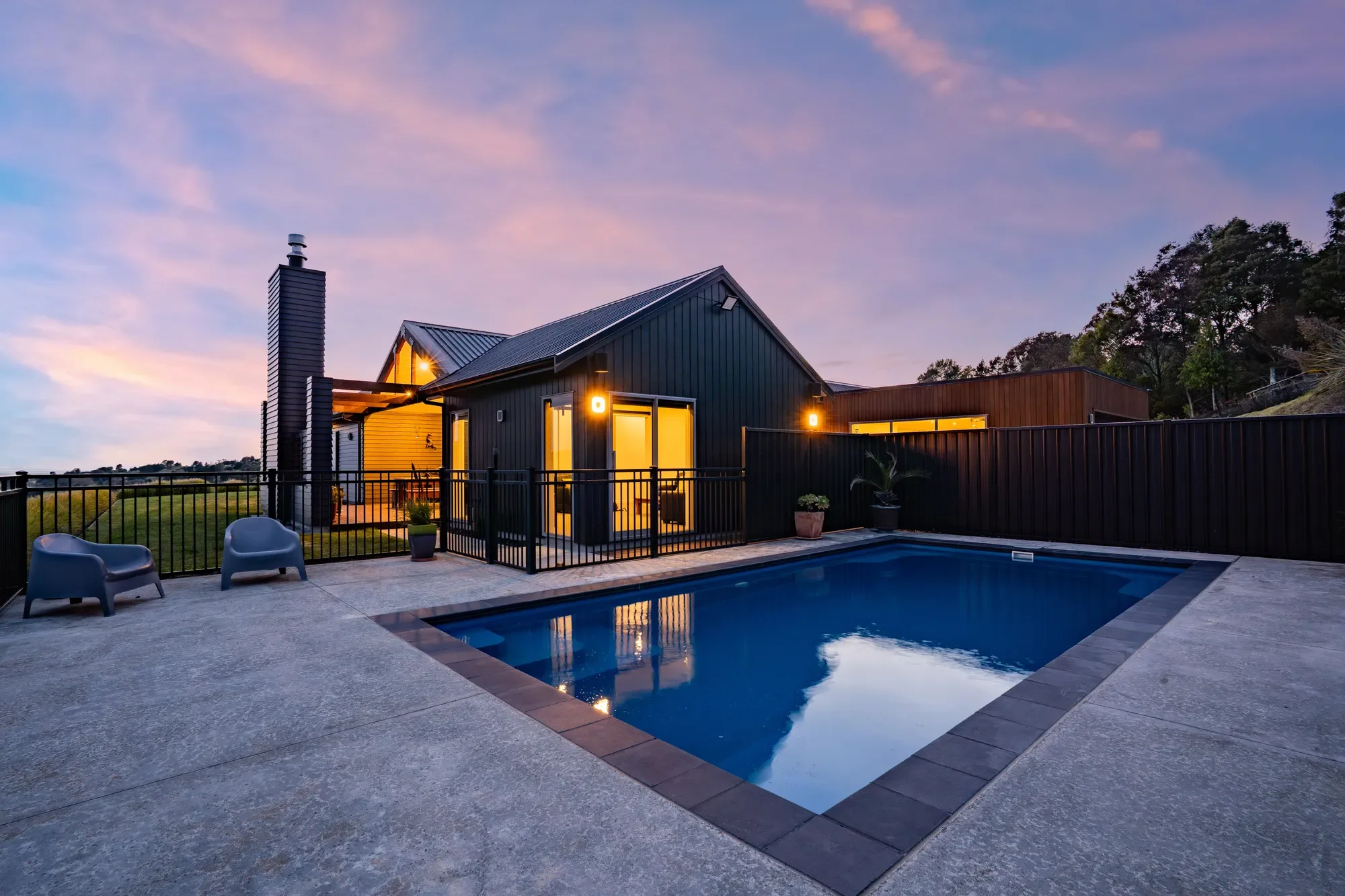 Exterior photo 3