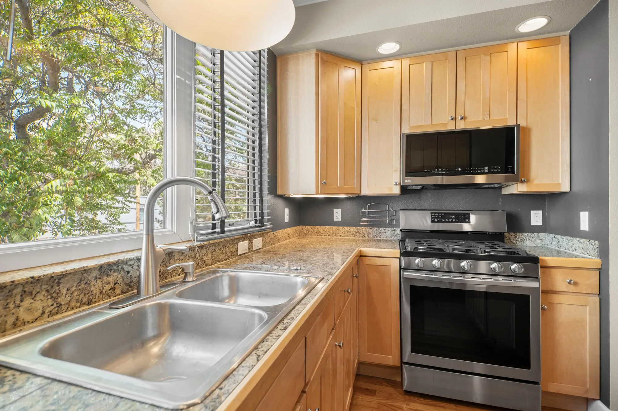 1635 N Franklin Street , Denver, CO 80218, Denver, Colorado, United States. - Photo 19