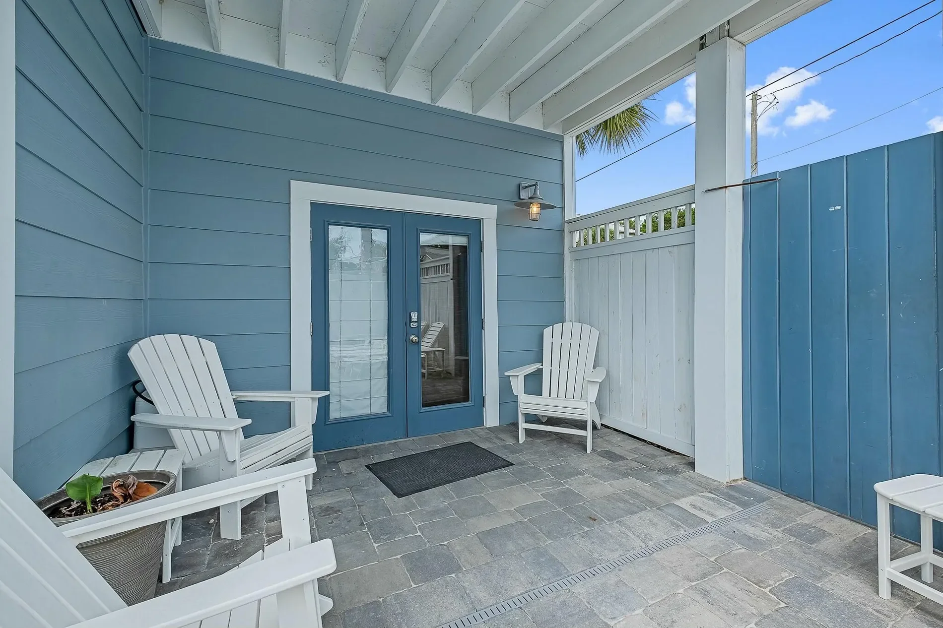 Exterior photo 9
