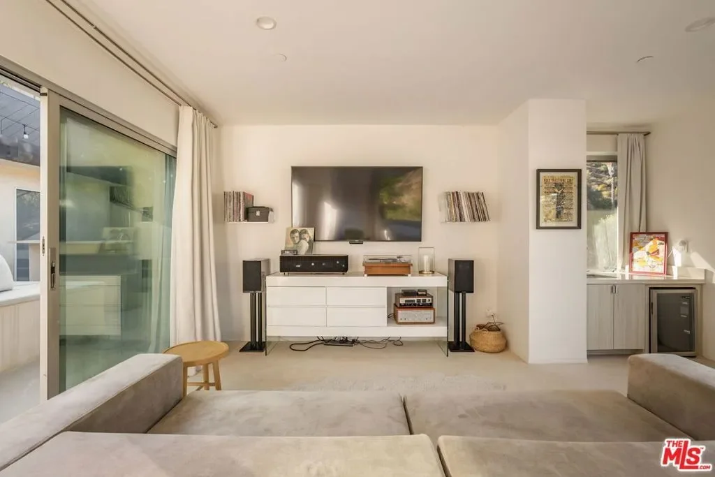 2407 San Marco Drive, Los Angeles, California, United States. - Photo 19