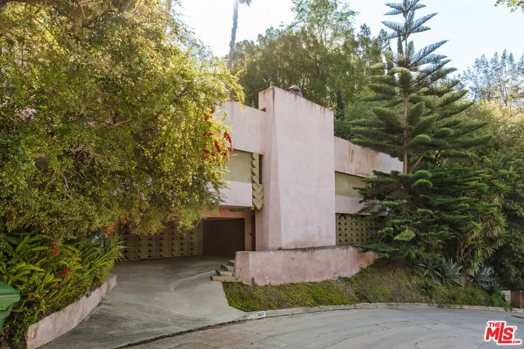 7017 Senalda Road, Los Angeles, California, United States. - Photo 19