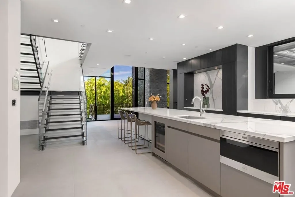 1317 Londonderry Place, Los Angeles, California, United States. - Photo 35