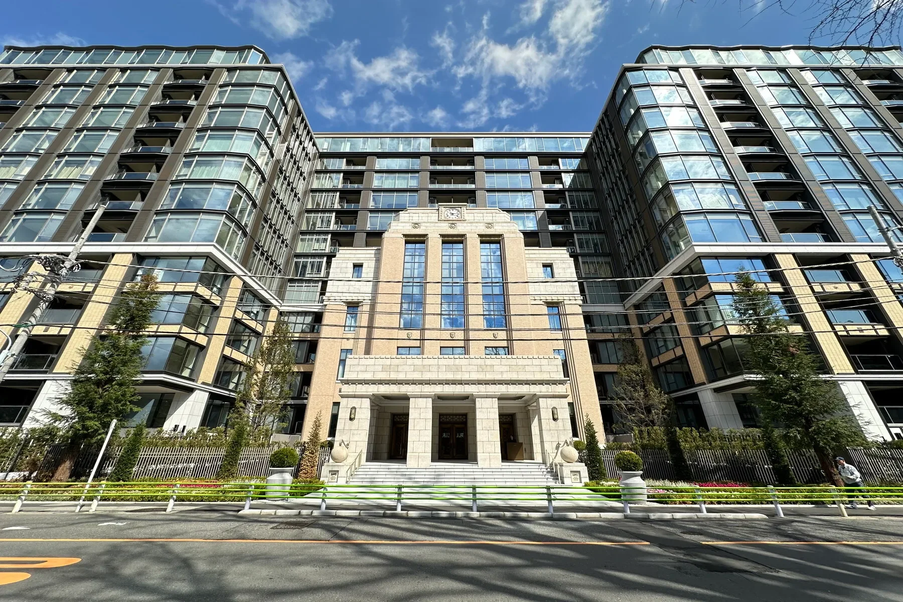 Exterior photo 4