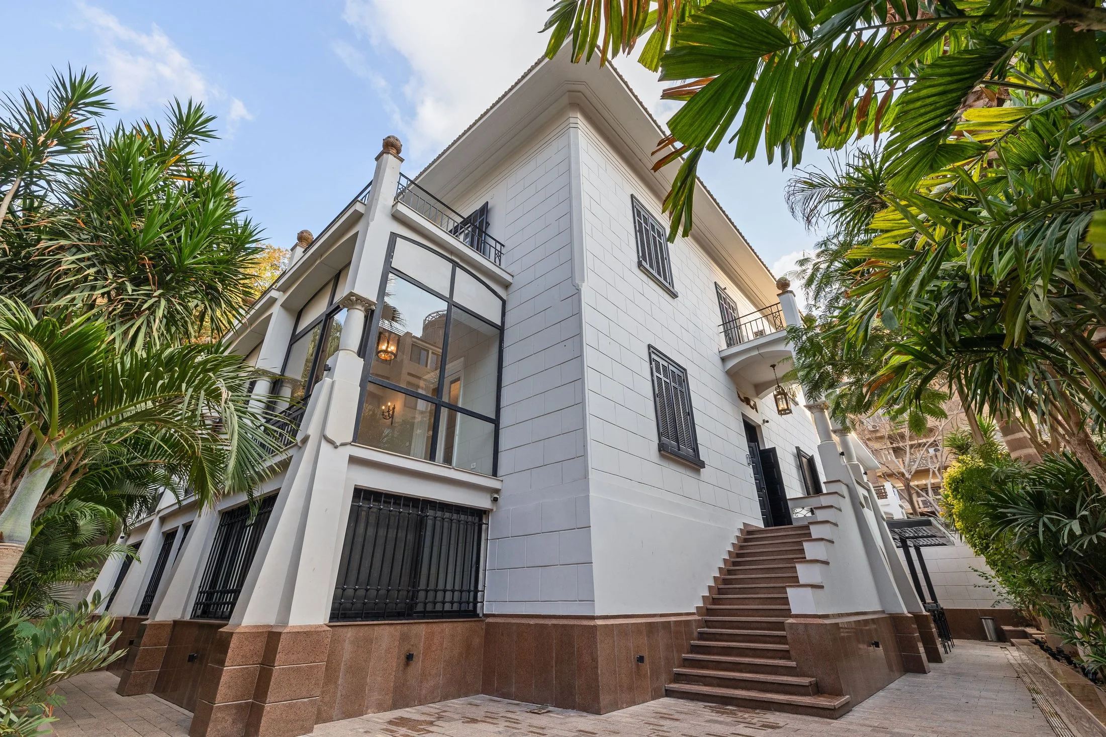 Exterior photo 2