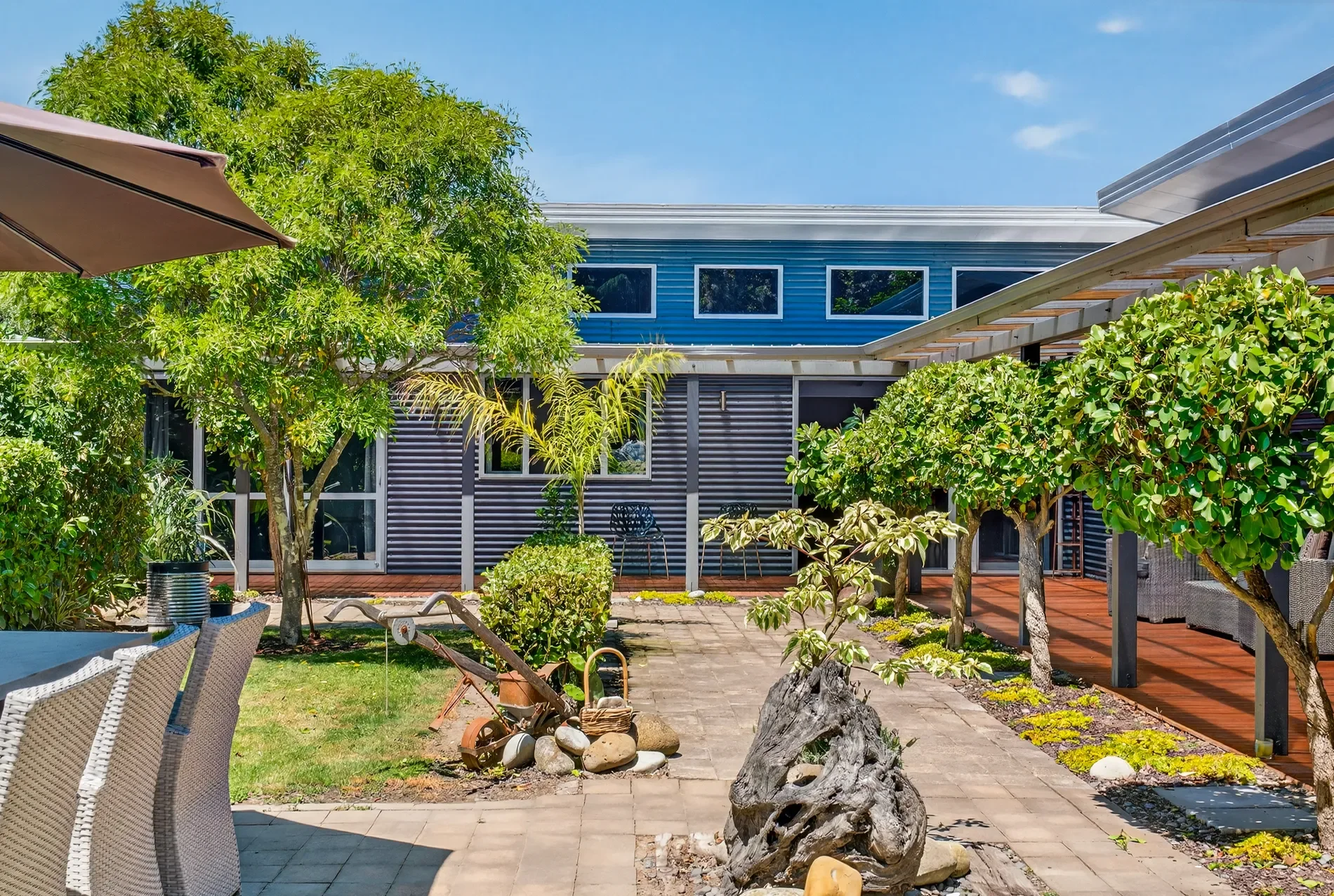 Exterior photo 7