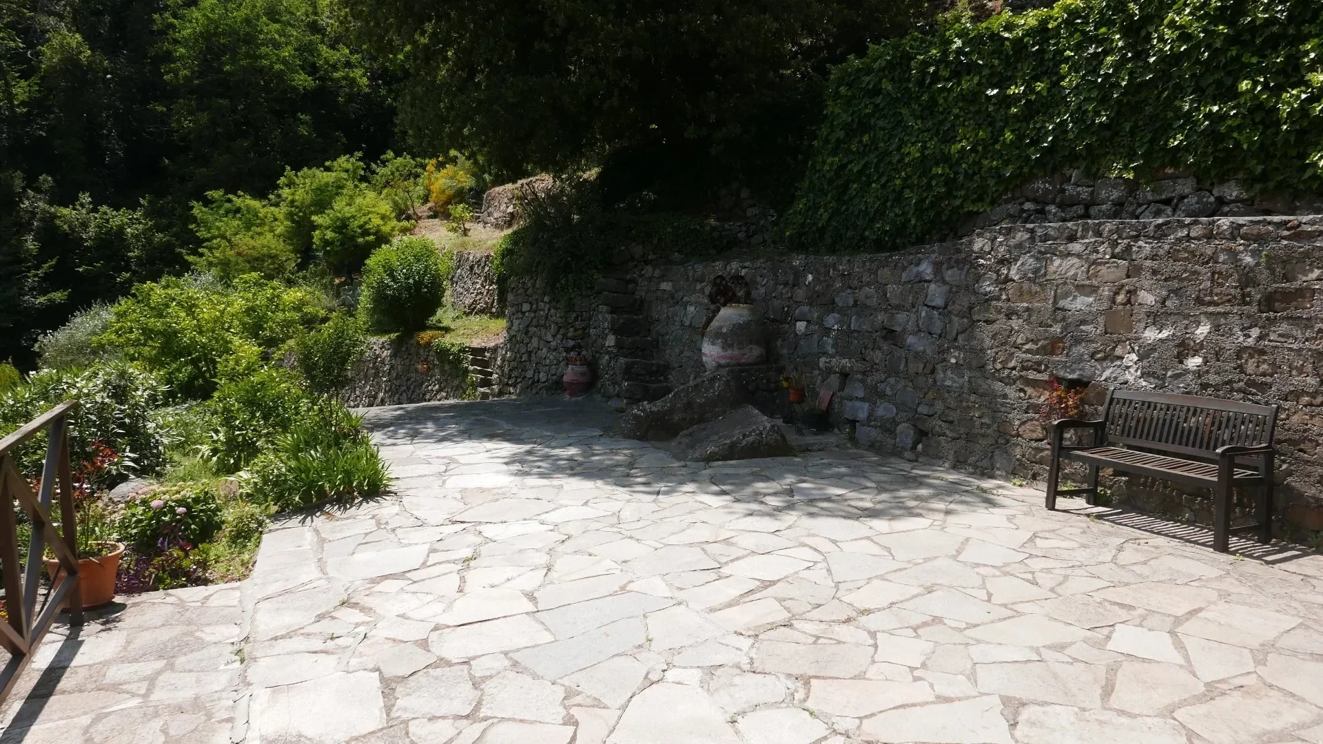 Exterior photo 9