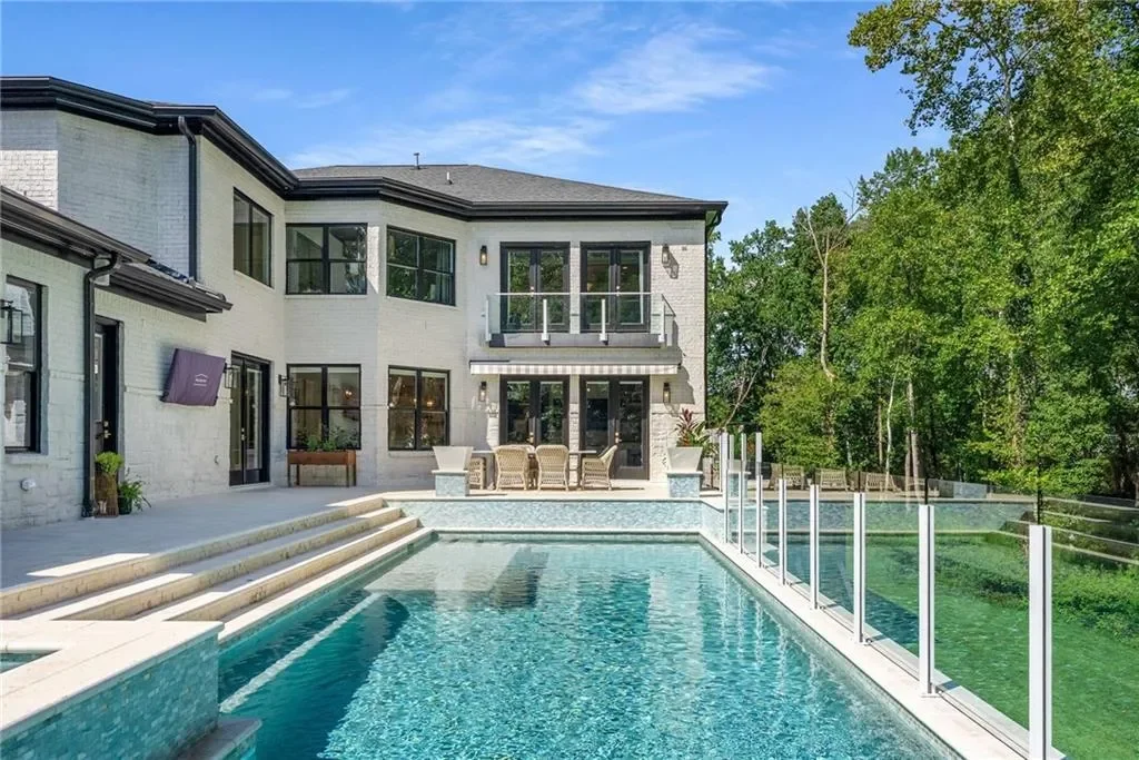Exterior photo 11