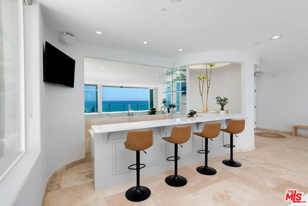 43250 Pacific Coast Highway, Malibu, California, United States. - Photo 3