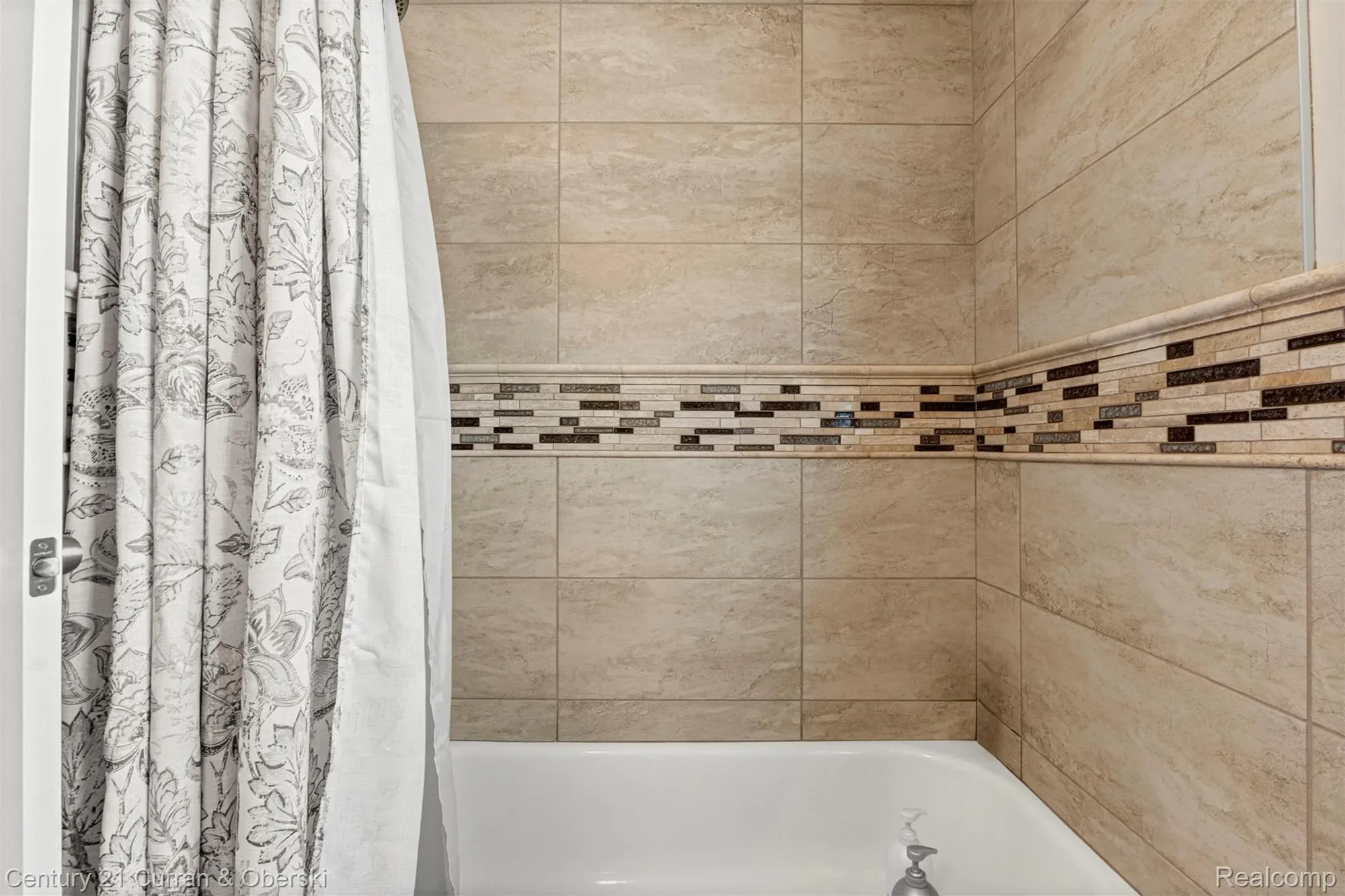 6804 Centralia Street, Dearborn Heights, MI 48127, Dearborn, Michigan, United States. - Photo 13