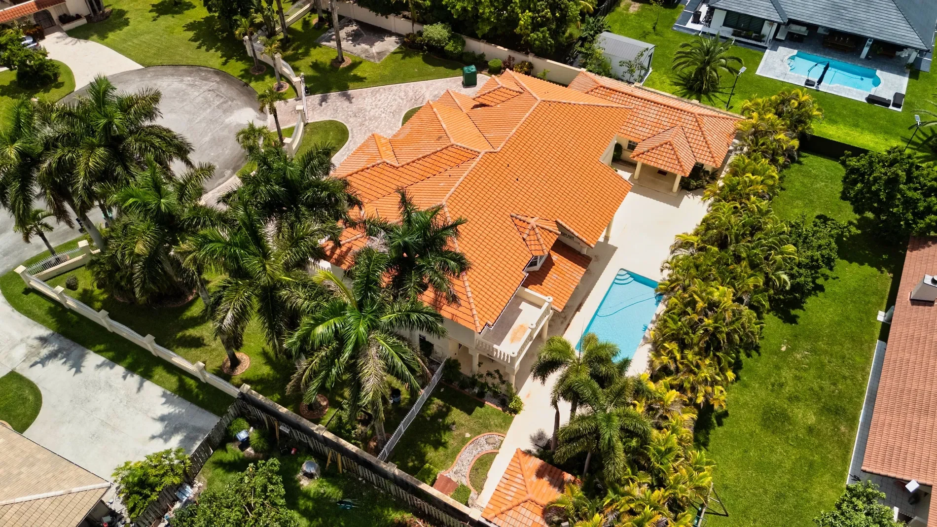 Exterior photo 2