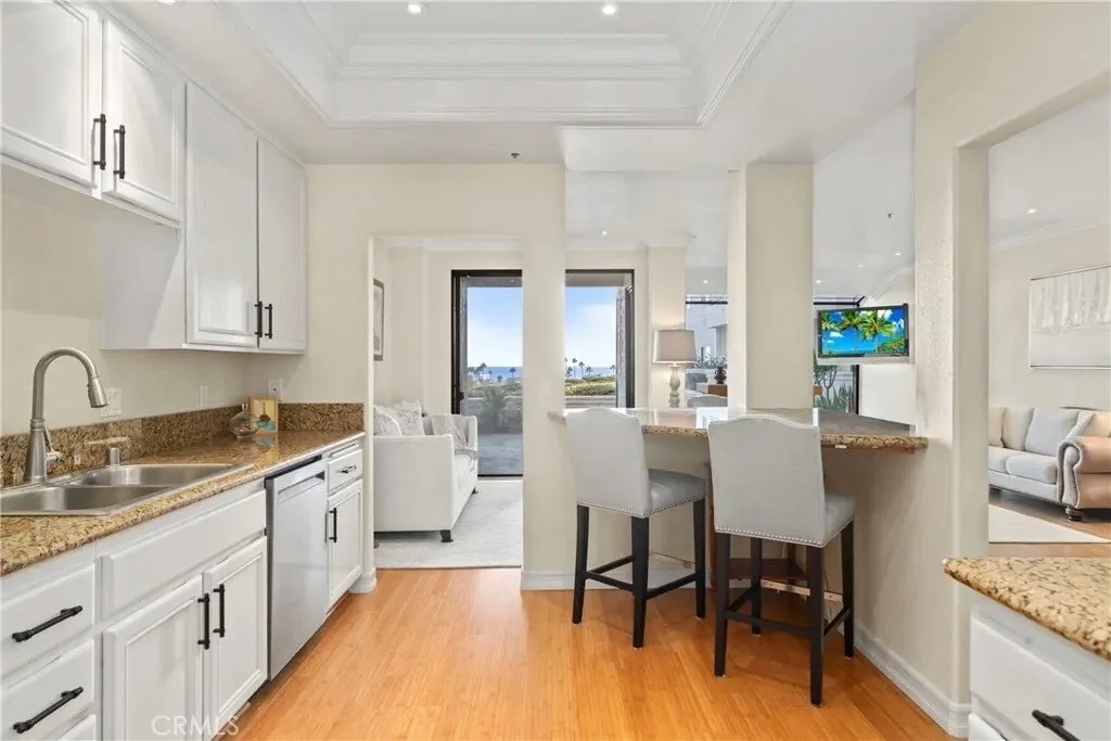 200 Paris Lane 111, Newport Beach, California, United States. - Photo 5