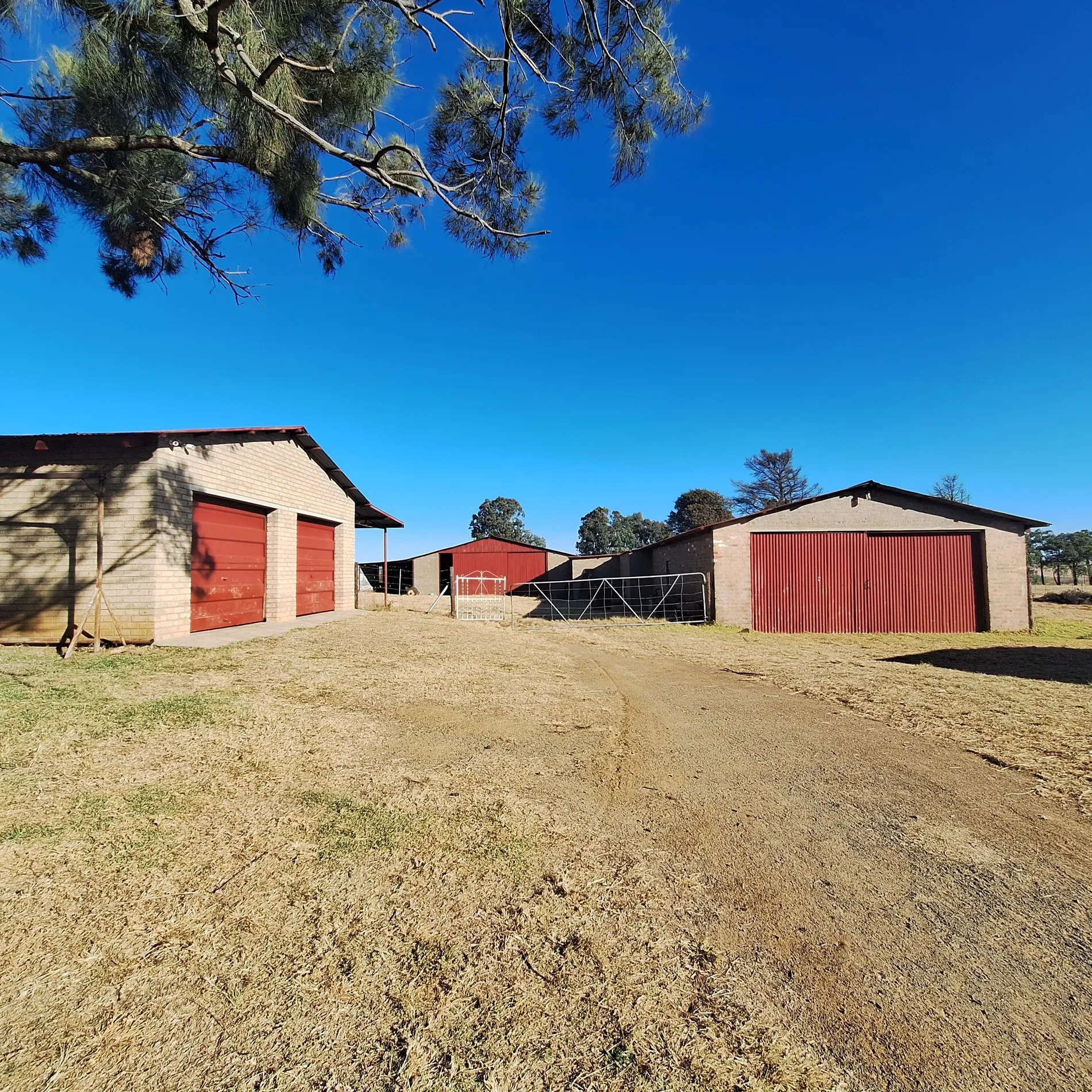 Exterior photo 7