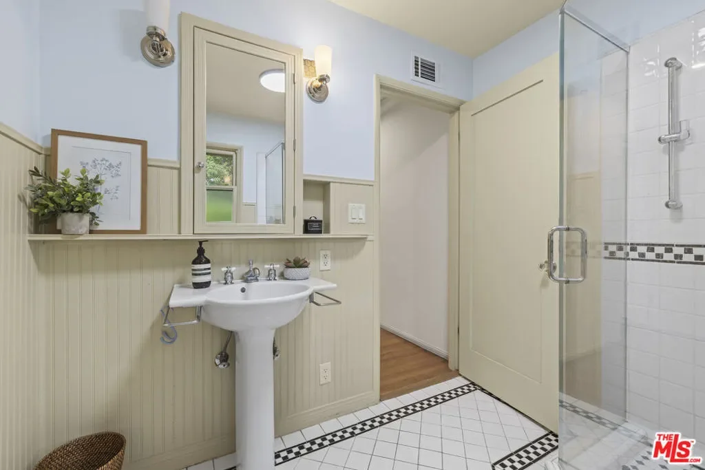 4650 Canoga Avenue, Los Angeles, California, United States. - Photo 17