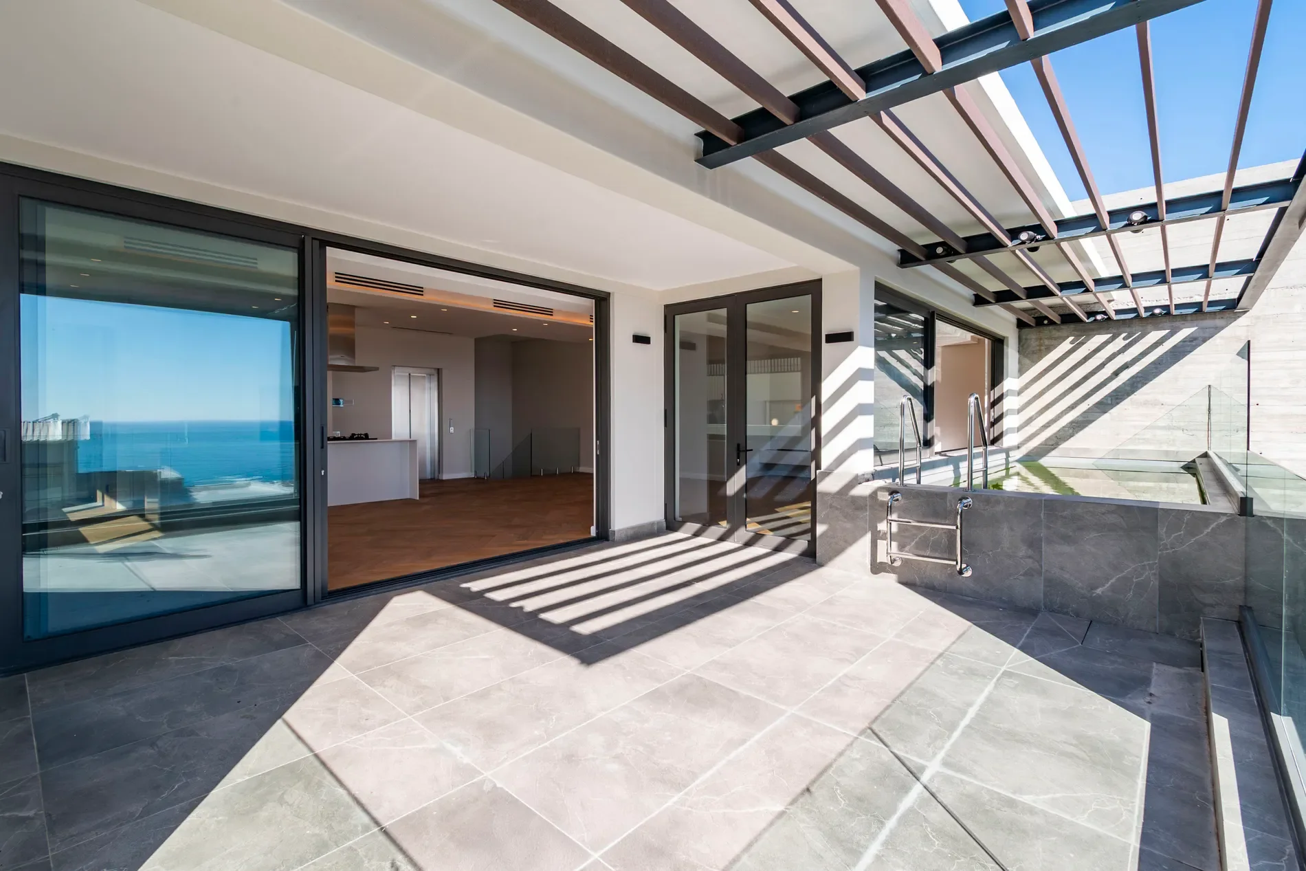 Exterior photo 6