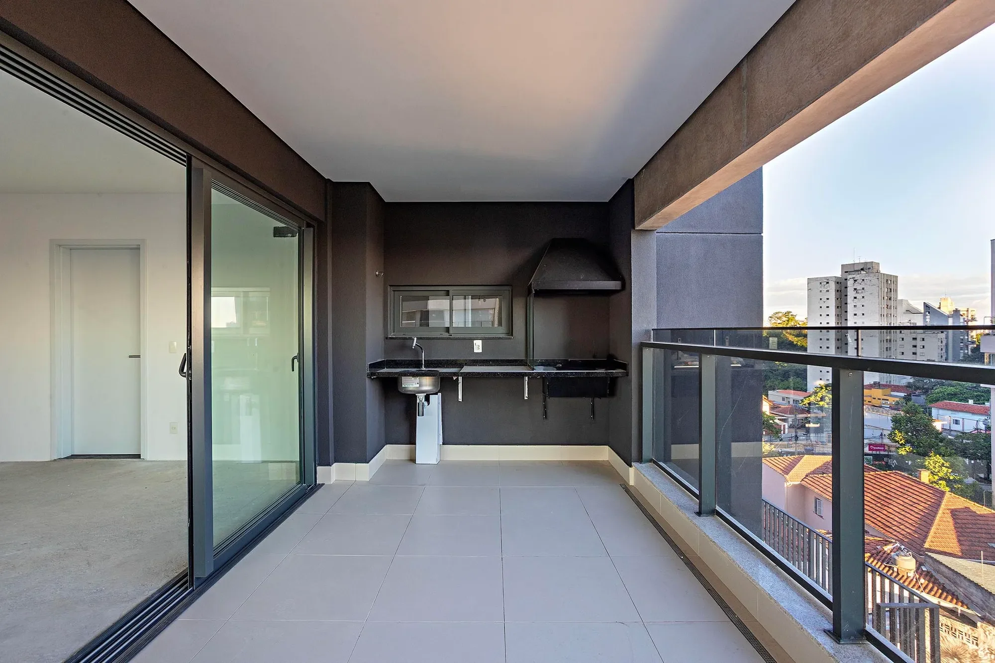 Exterior photo 4