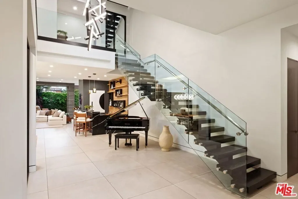 816 N Stanley Avenue, Los Angeles, California, United States. - Photo 24
