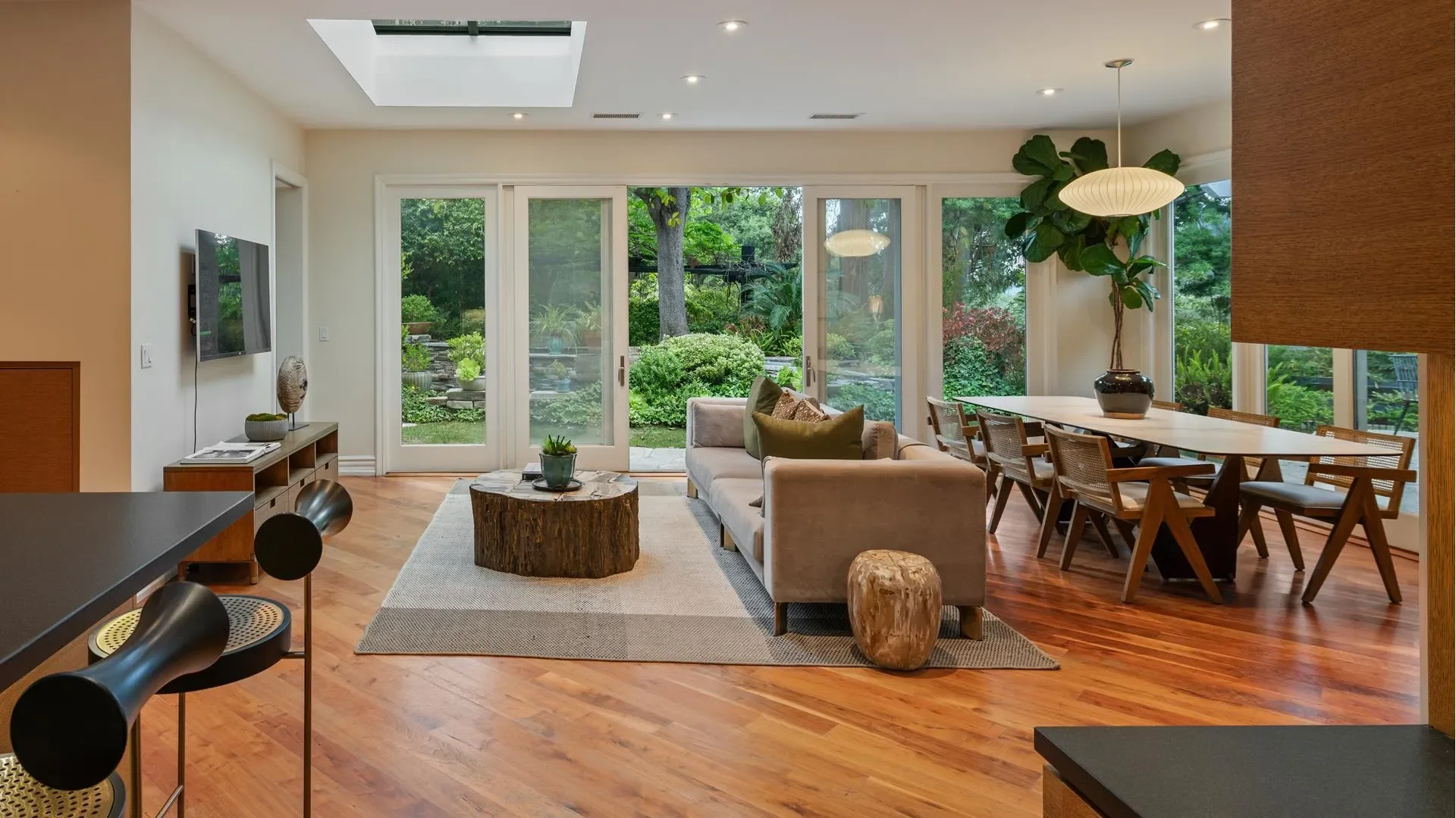 2576 Benedict Canyon Dr, Beverly Hills, California, United States. - Photo 1