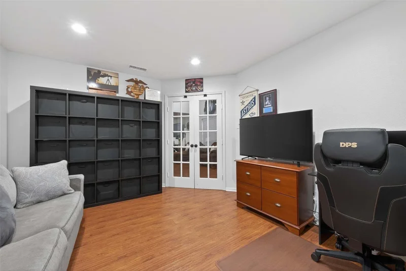 42 W Gaslight Place, The Woodlands, TX 77382, The Woodlands, Texas, United States. - Photo 9