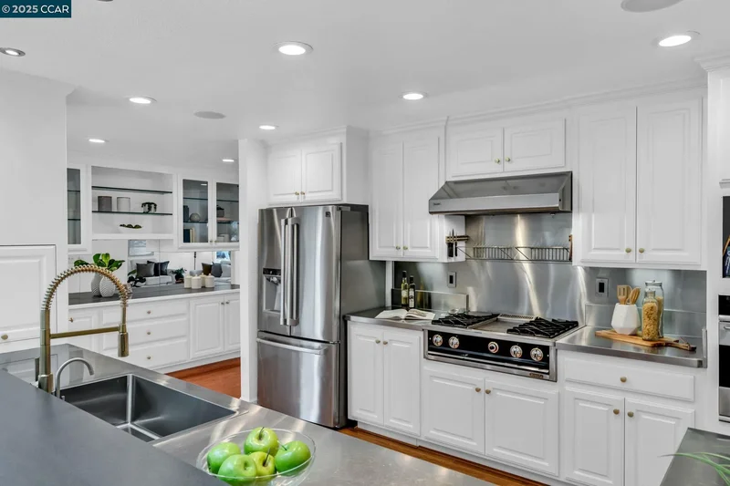1015 Pleasant Valley Dr, Pleasant Hill, California, United States. - Photo 5