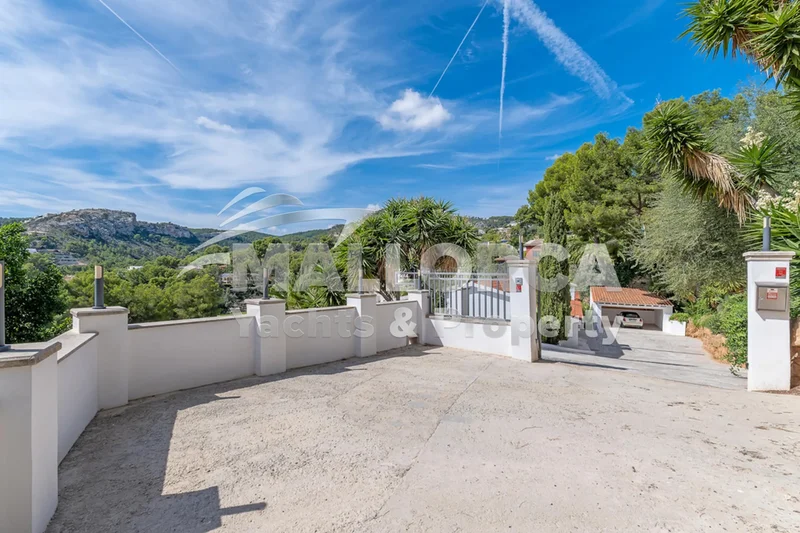 Luxury Villa with land & Sea Views